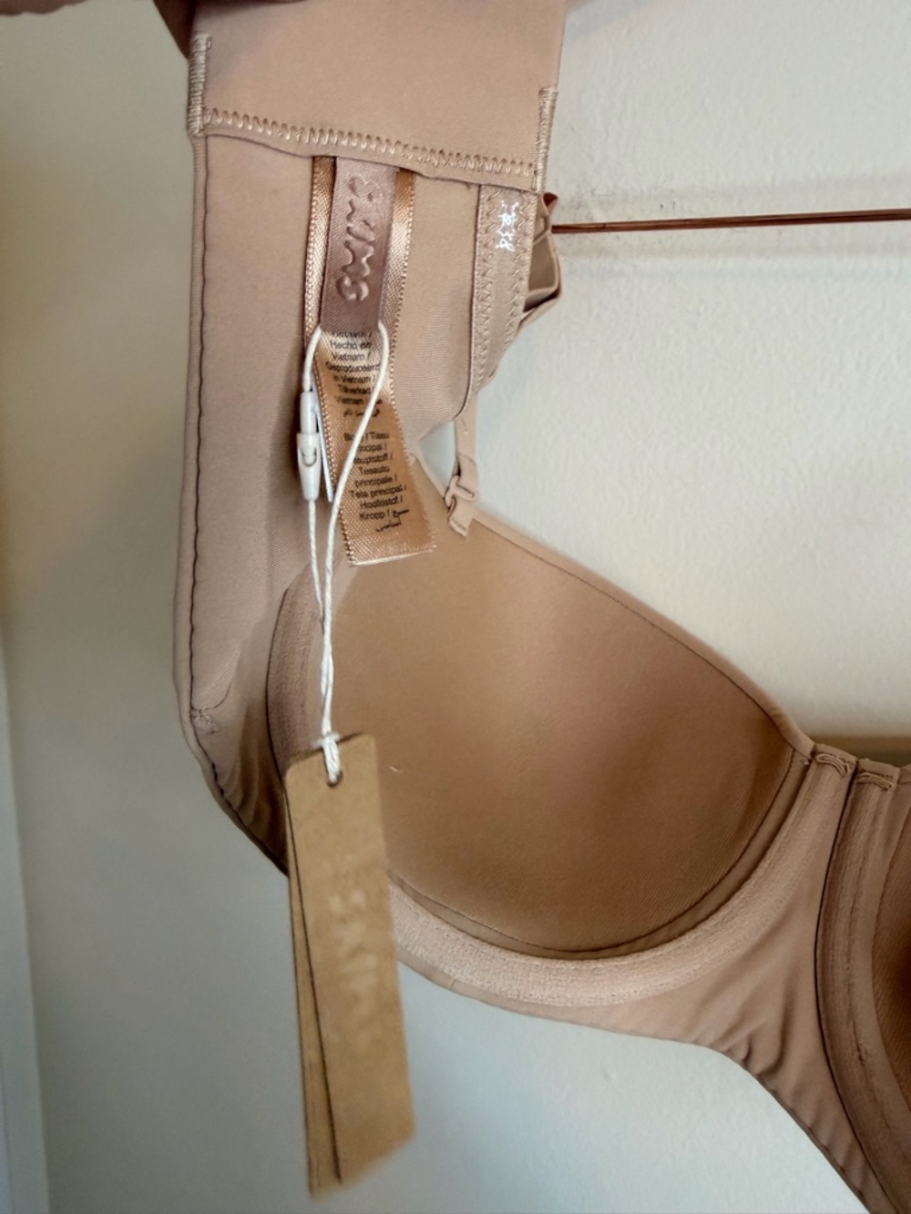 SKIMS Beige Strapless Bra - Picture 5 of 7